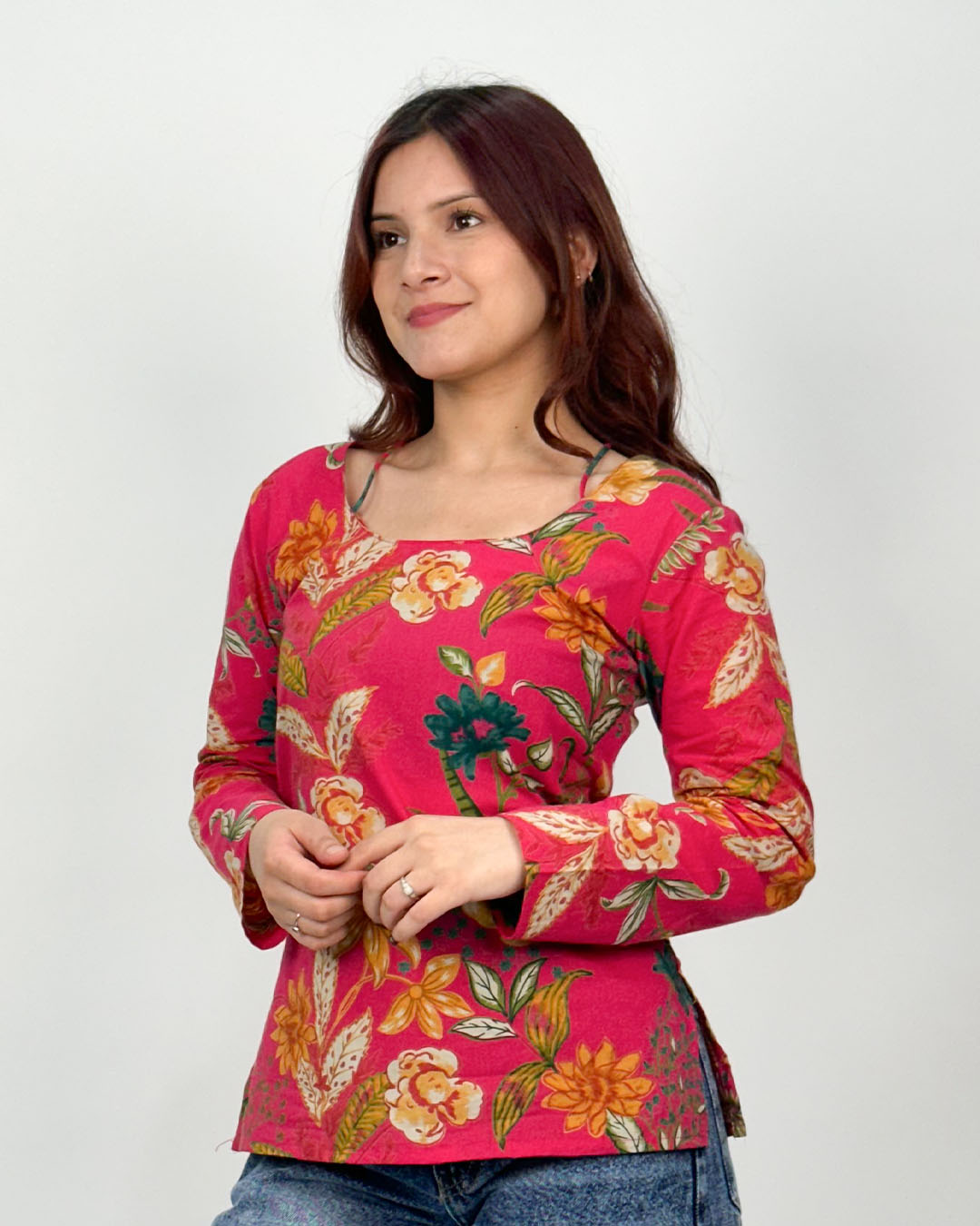 Pink Noor Short Kurti ā floral pink printed kurti with vibrant blooms, worn by model