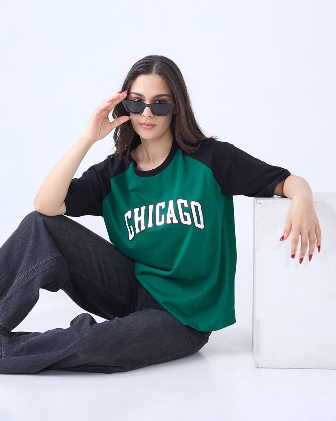 Chicago Raglan Oversize T-Shirt – green body with black raglan sleeves, oversized fit, CHICAGO print on front, worn by model