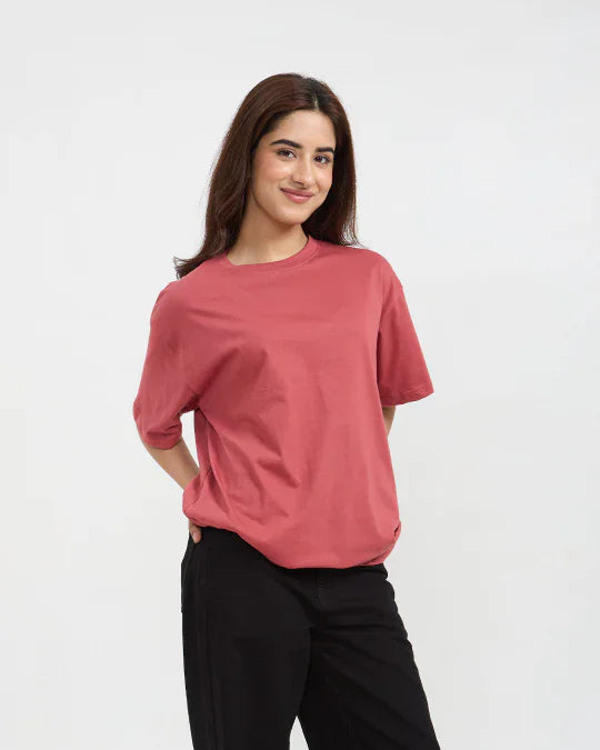 RB Brick Plain Oversized T-Shirt ā brick red, relaxed fit basic shirt worn by model, Real Baysics, 100% pure fabric