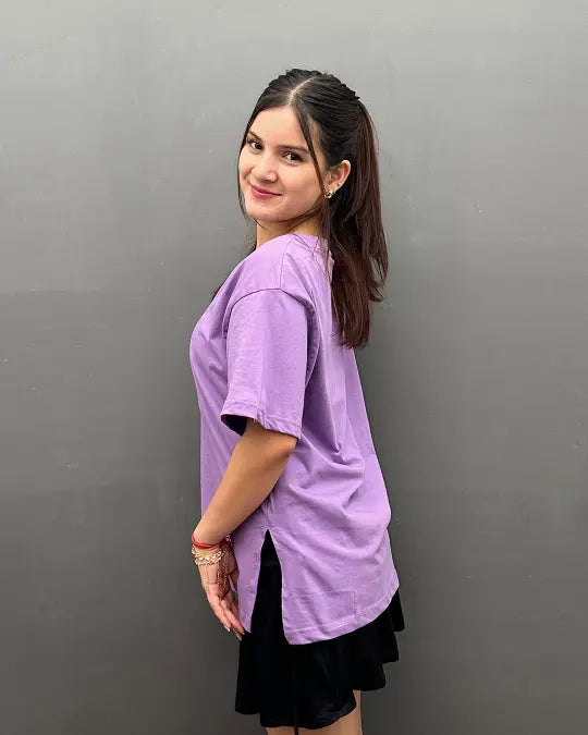 RB Nova Plain V-Neck Oversize T-Shirt ā lavender purple oversized tee with plain design, worn by model