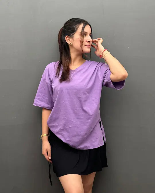 RB Nova Plain V-Neck Oversize T-Shirt ā lavender RB Plain OS Tee, oversized and plain, worn by model