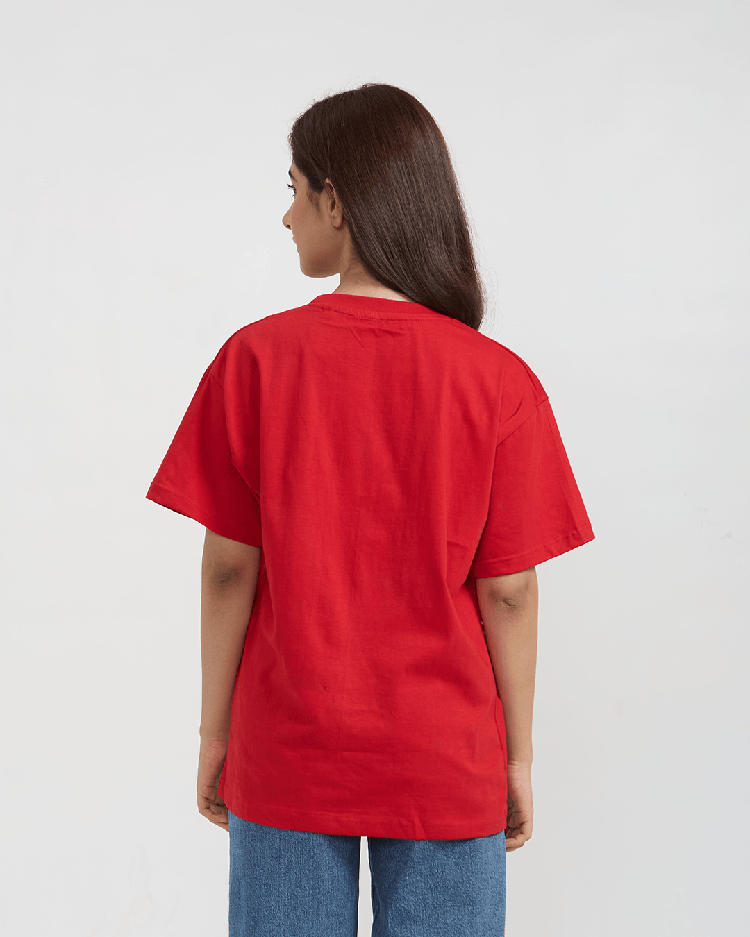 Red Plain Oversized T-Shirt ā oversized fit shirt with plain fabric, worn by model