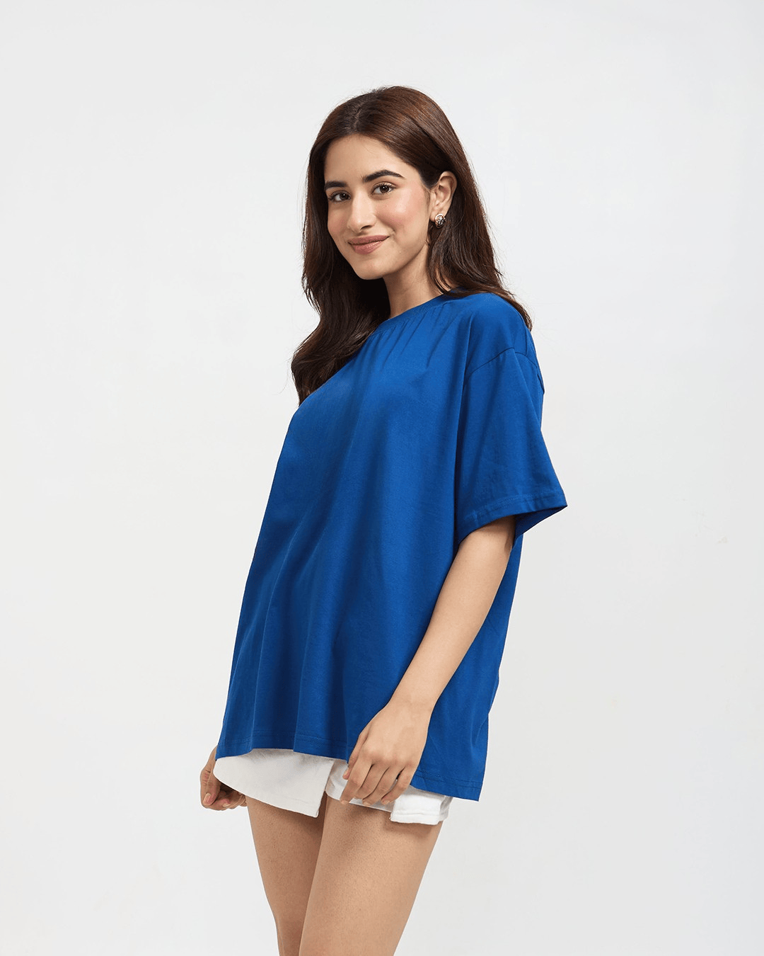 Royal Blue Plain Oversized T-Shirt ā solid blue, relaxed oversized fit with short sleeves, worn by model with white shorts