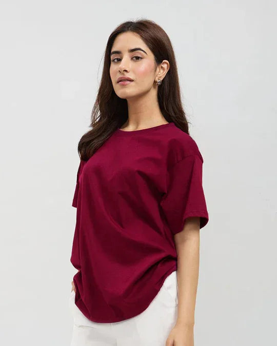 Ruby Plain Oversized T-Shirt ā ruby red, oversized fit tee worn by model