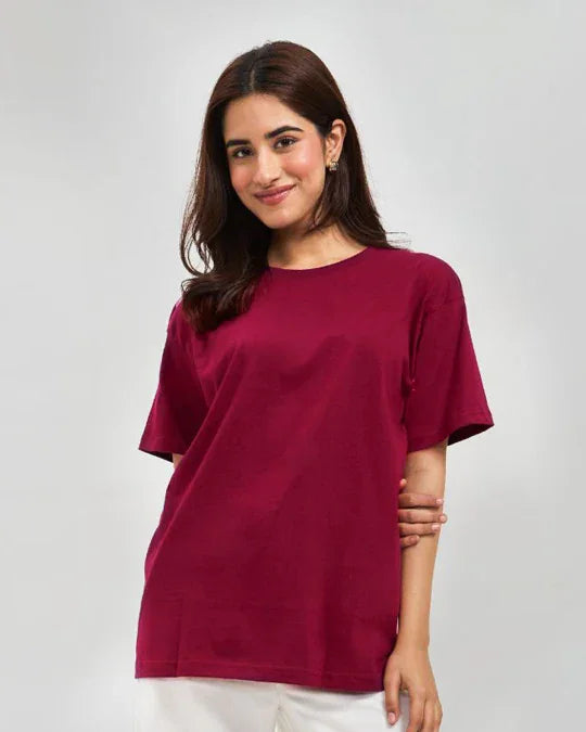 Ruby Plain Oversized T-Shirt ā burgundy oversized plain shirt, worn by model