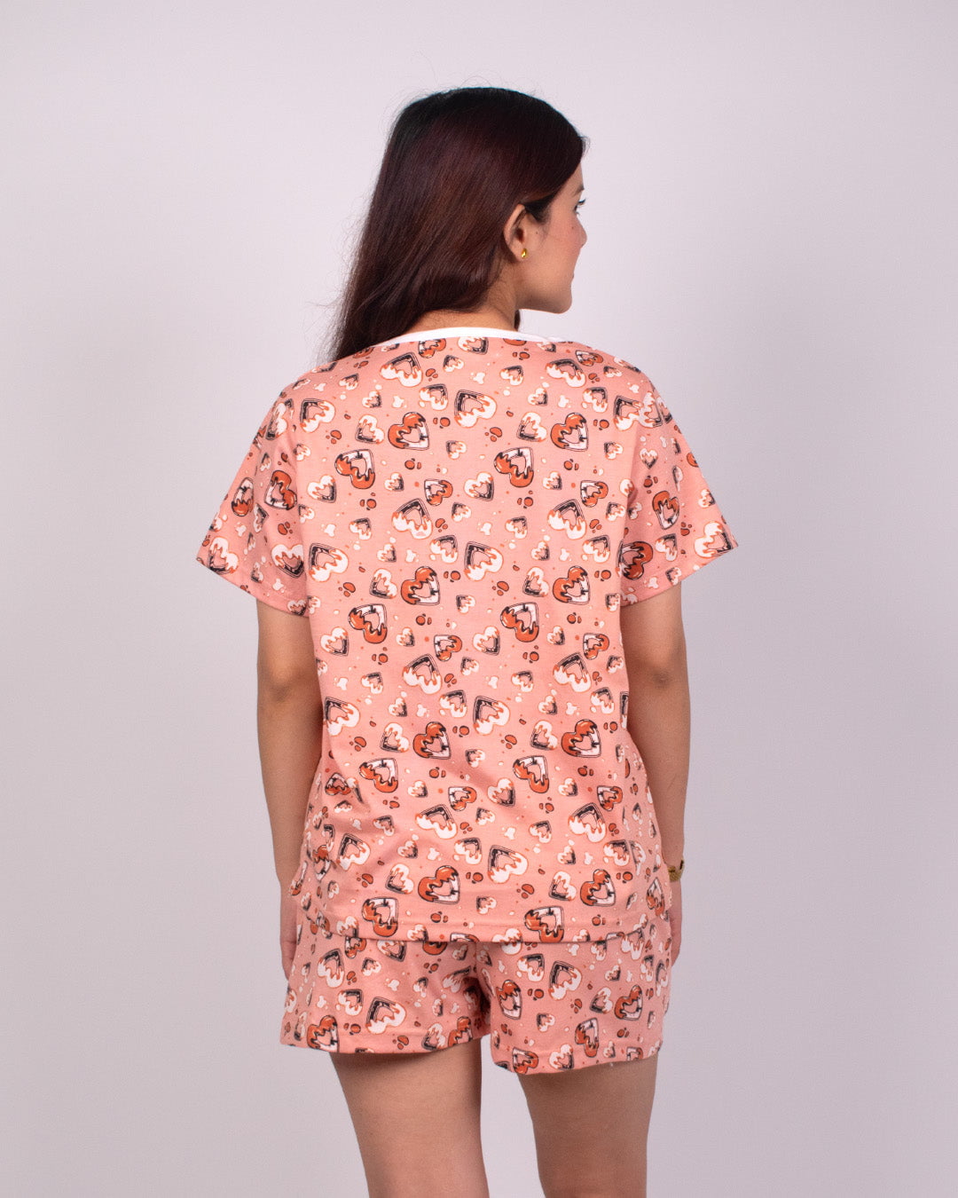 Candy Cotton Shorts Set – pink relaxed LW-SS with heart print, worn by model