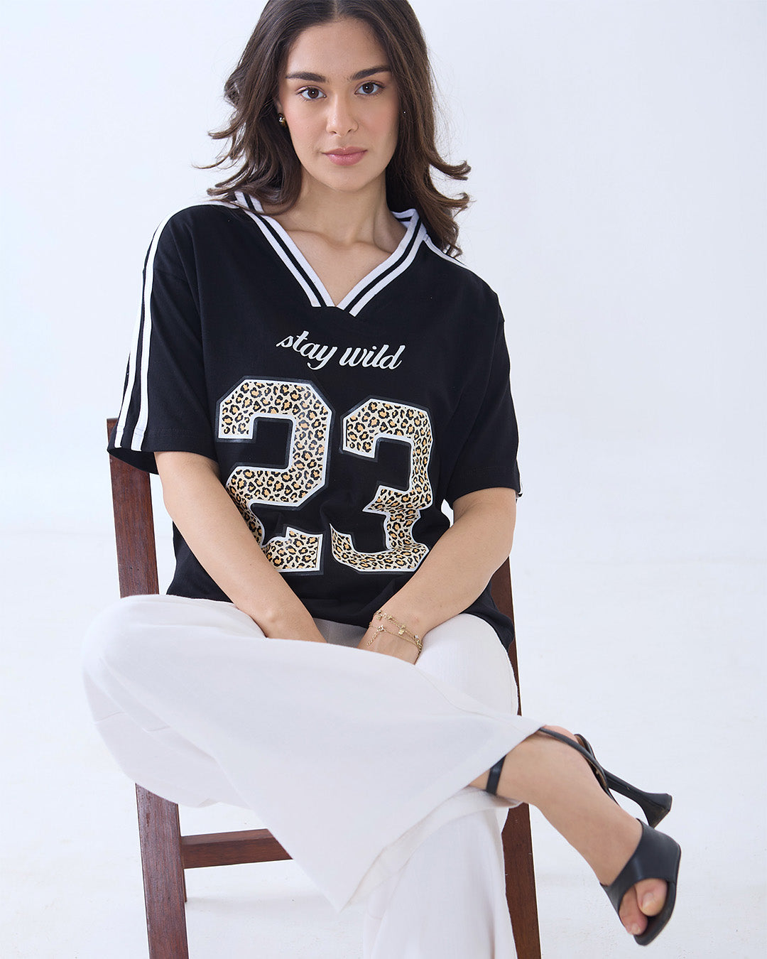 23 Stay Wild Jersey V-Neck Oversize T-Shirt