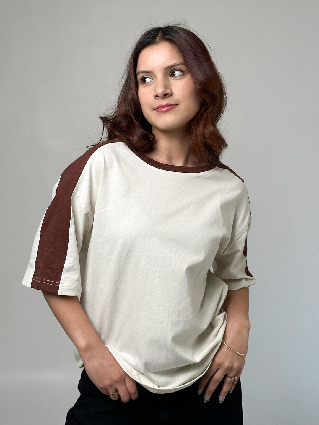 Off White Sage Oversized T-shirt – off-white OS Raglan WS with brown color-block sleeves, worn by model