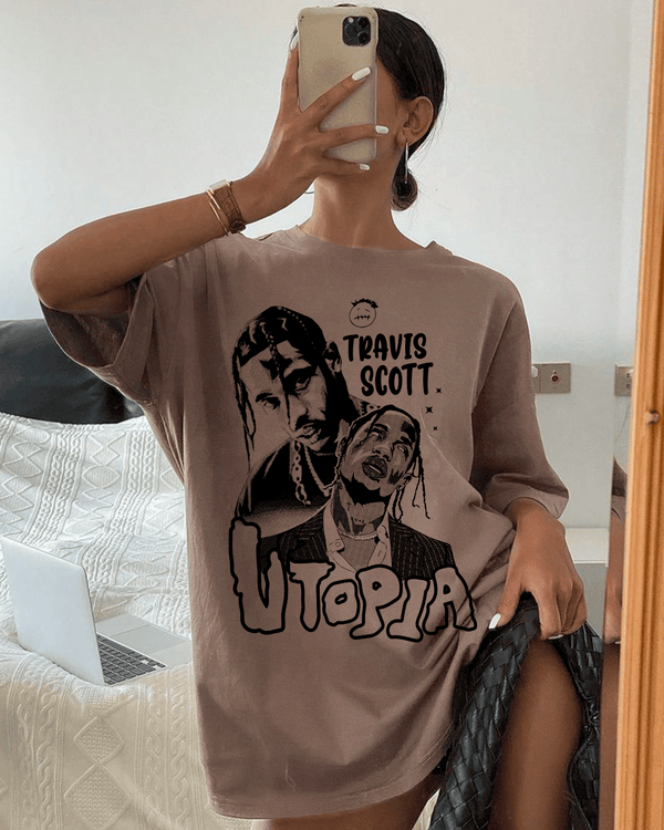 Arlo Travis Scott Oversized T-Shirt – taupe 100% cotton graphic tee with a black two-figure illustration, worn by a person.
