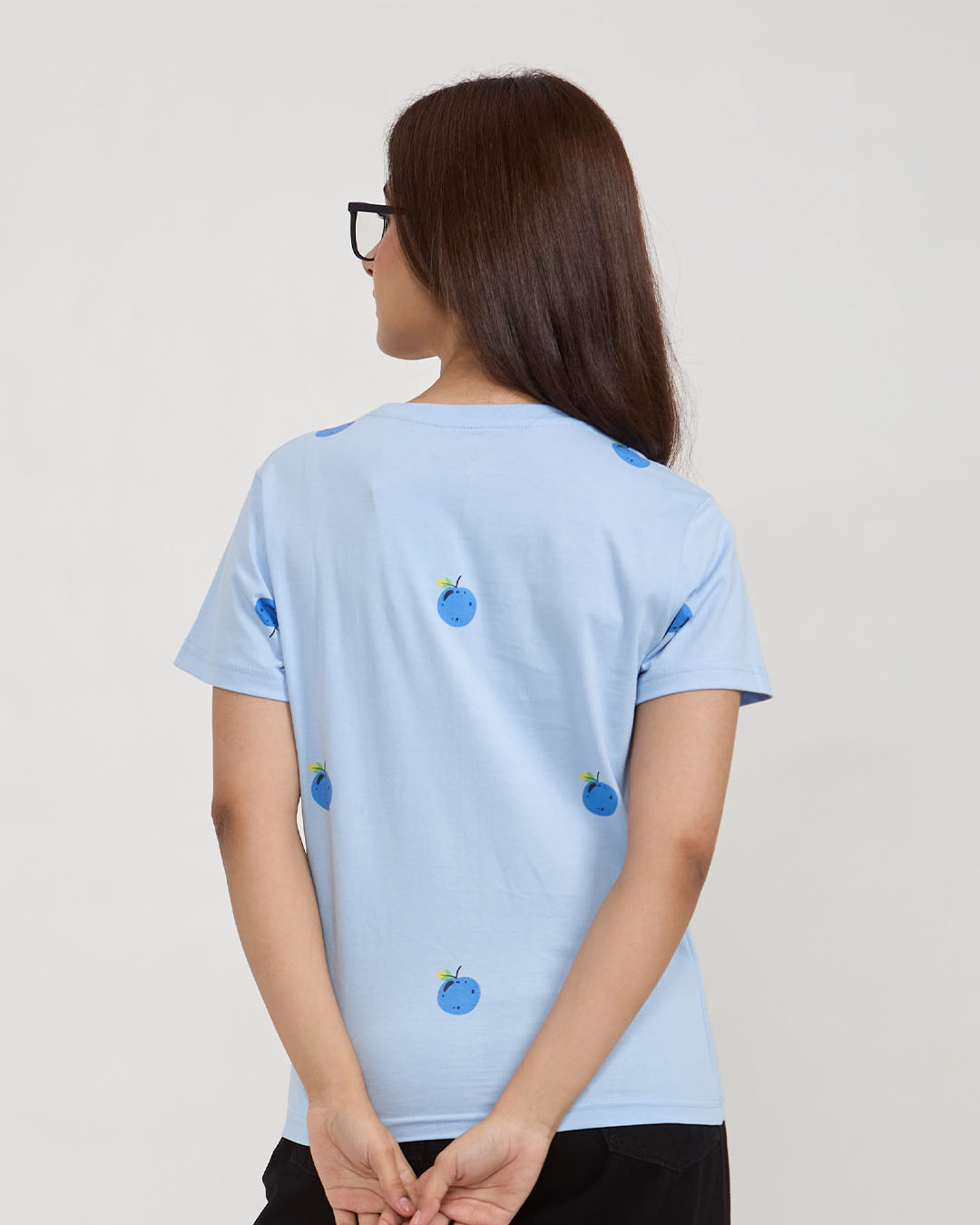 Berry T-Shirt – light blue Regular Tee with scattered blueberry prints, shown on a model from the back