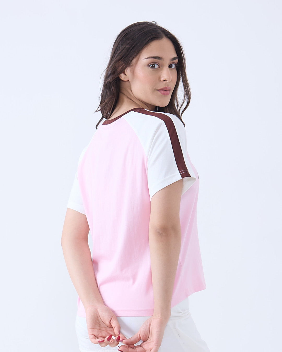 Born to Move Edgy T-Shirt – pink body with white sleeves and brown shoulder stripe, regular tee worn by model