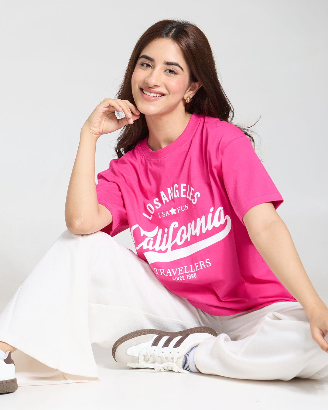 California Travellers Oversized T-Shirt – pink DKY graphic tee with white California print, worn by model.