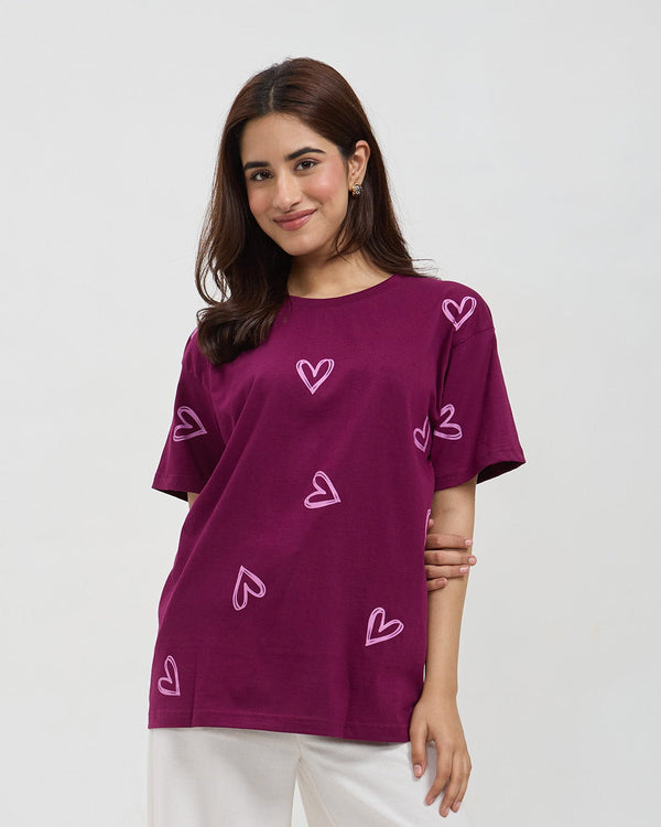 Mulberry Lover Oversized T-Shirt – magenta oversized graphic tee with pink heart prints, worn by model