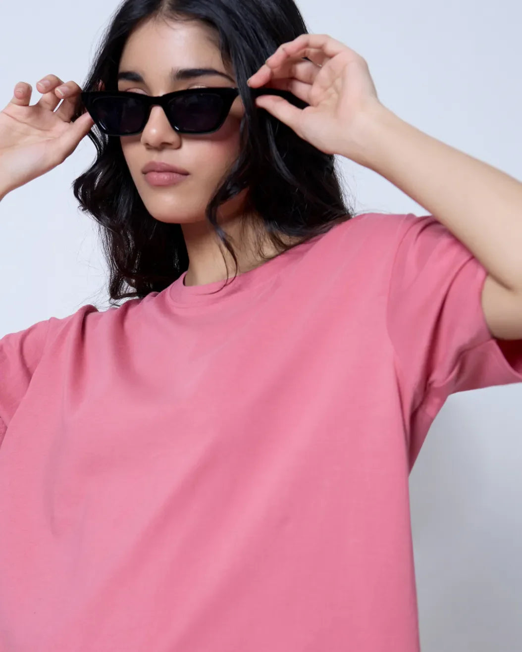 Onion Plain Boxy Oversize T-Shirt – pink oversized tee, 100% pure fabric, worn by model in sunglasses