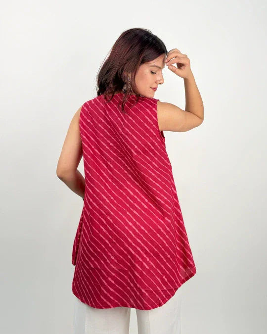 Pink Leheriya High Low Kurti – printed sleeveless kurti with high-low hem, worn by model