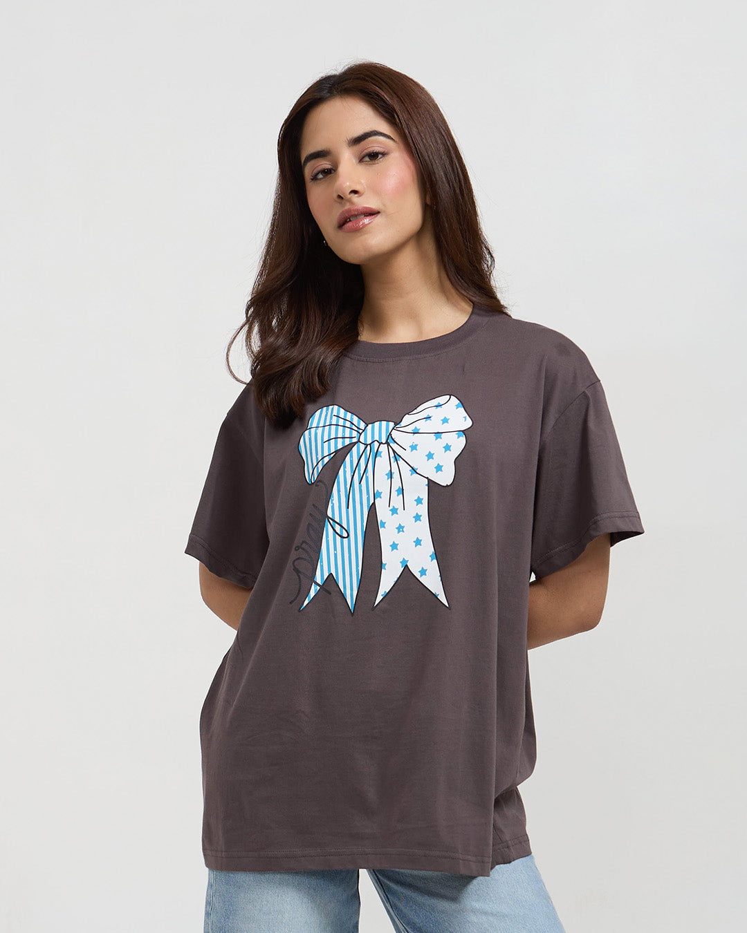 Pray Oversized T-shirt – dark gray OS graphic tee with a blue striped bow featuring stars, worn by model