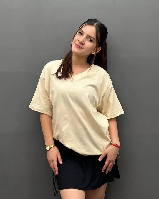 RB Off White Plain V-Neck Oversize T-Shirt – off-white oversized tee with a V-neck, worn by model