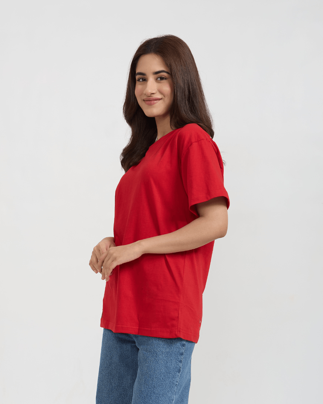 Red Plain Oversized T-Shirt – oversized red tee with a plain design worn by model