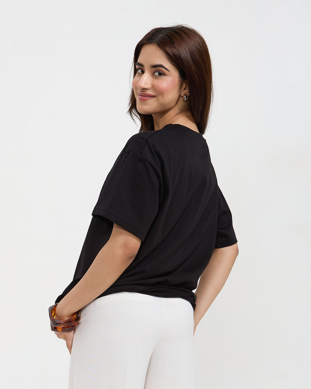 Vintage Coffee Oversized T-Shirt – black oversized tee with plain design, worn by model