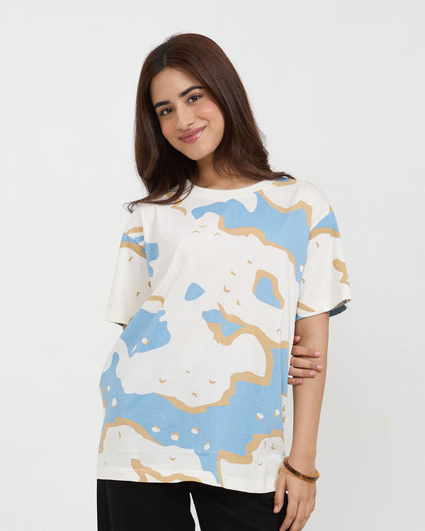 Wavy Oversized T-Shirt – white with blue and beige abstract pattern, loose fit, worn by model